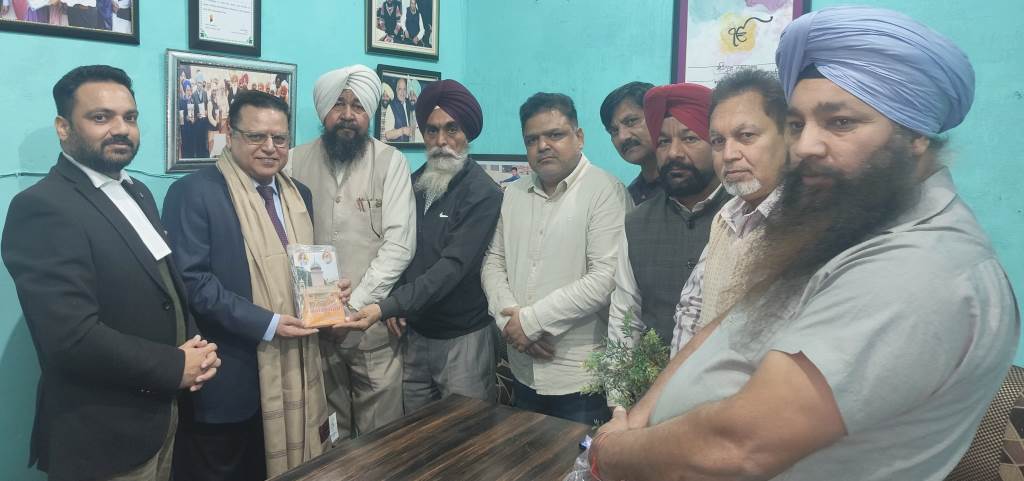 Special DGP Dr Naresh Arora and others were warmly welcomed by the journalists and dignitaries at Mahilpur